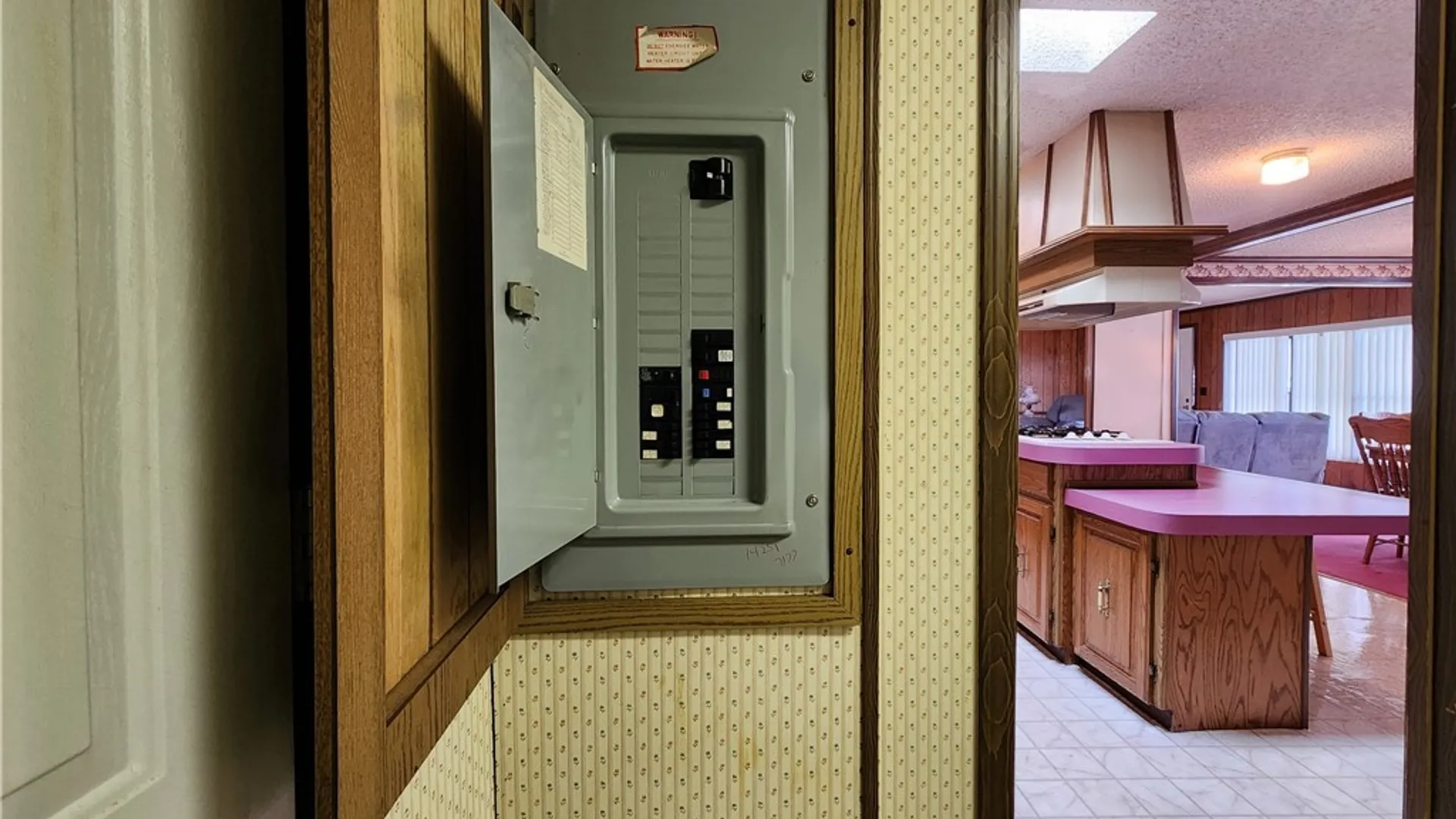 Property at 46 Parkside Circle, Cheektowaga, NY 14227 25