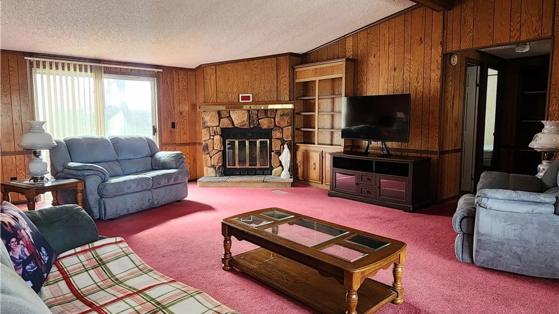 Property at 46 Parkside Circle, Cheektowaga, NY 14227 3