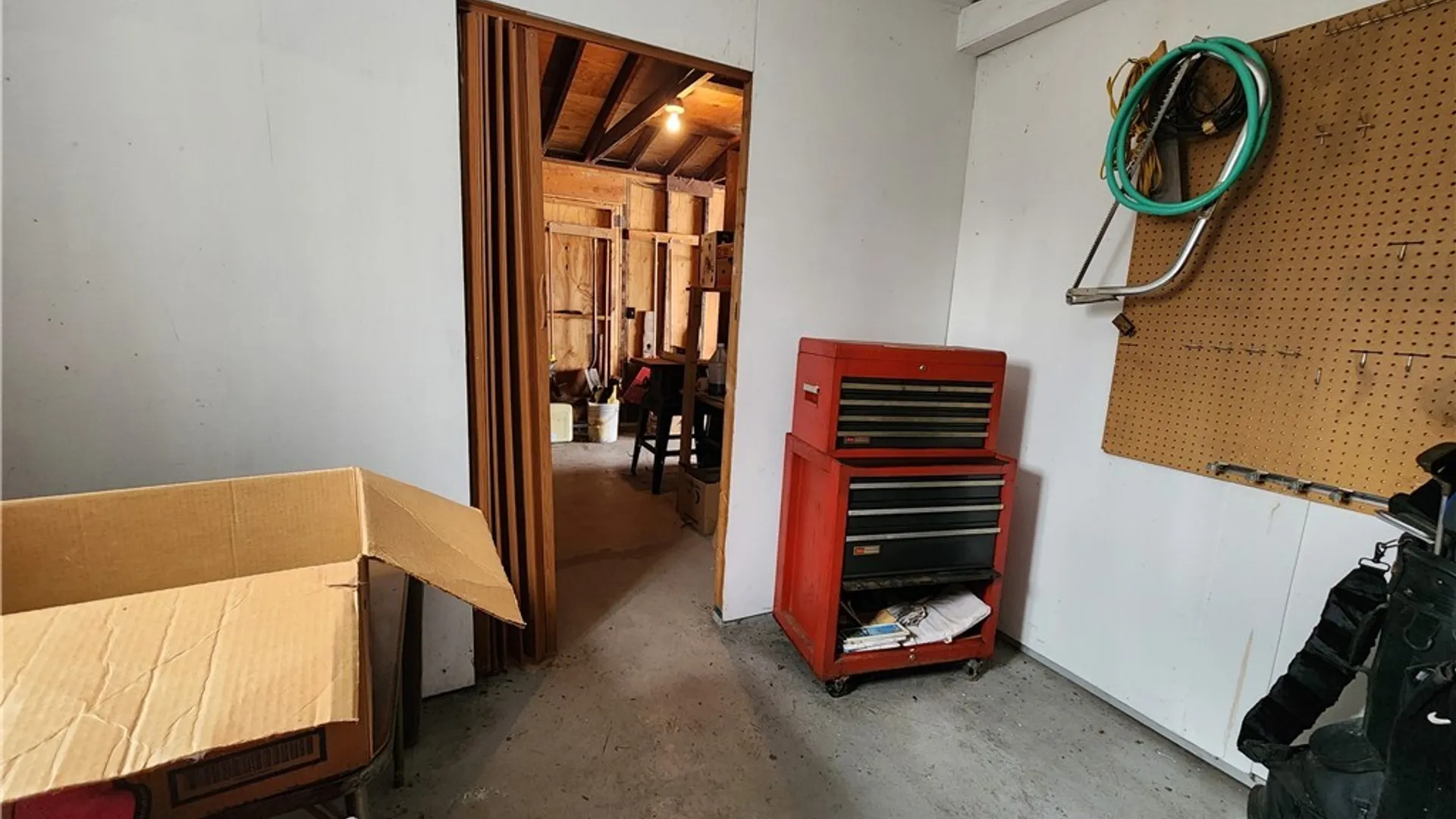 Property at 46 Parkside Circle, Cheektowaga, NY 14227 39