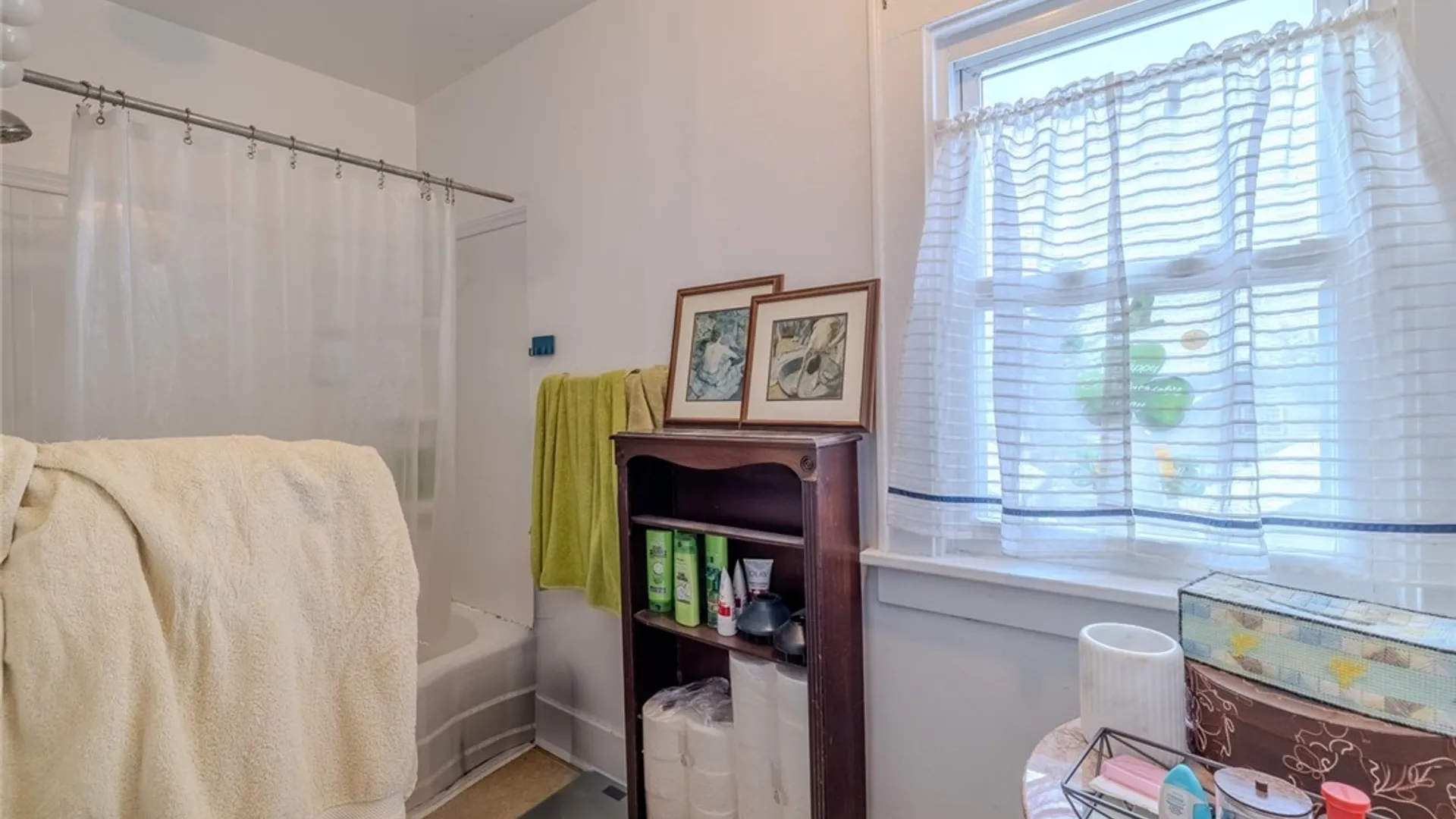 Property at 1353 Northcliffe Road, Syracuse, NY 13206 25