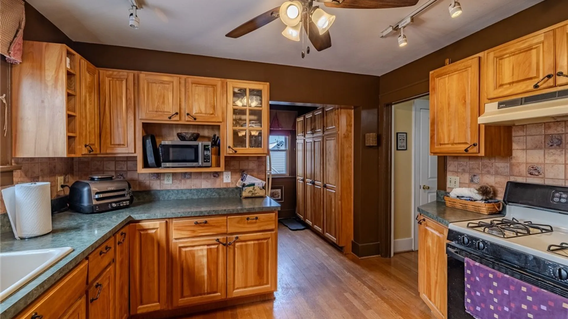 Property at 1353 Northcliffe Road, Syracuse, NY 13206 5