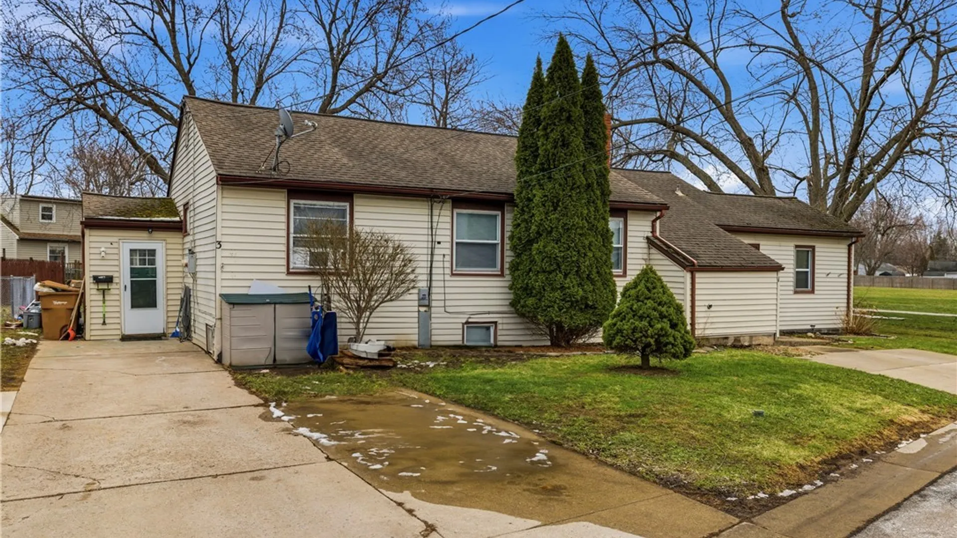Property at 3 Primrose Drive, Cheektowaga, NY 14225 2