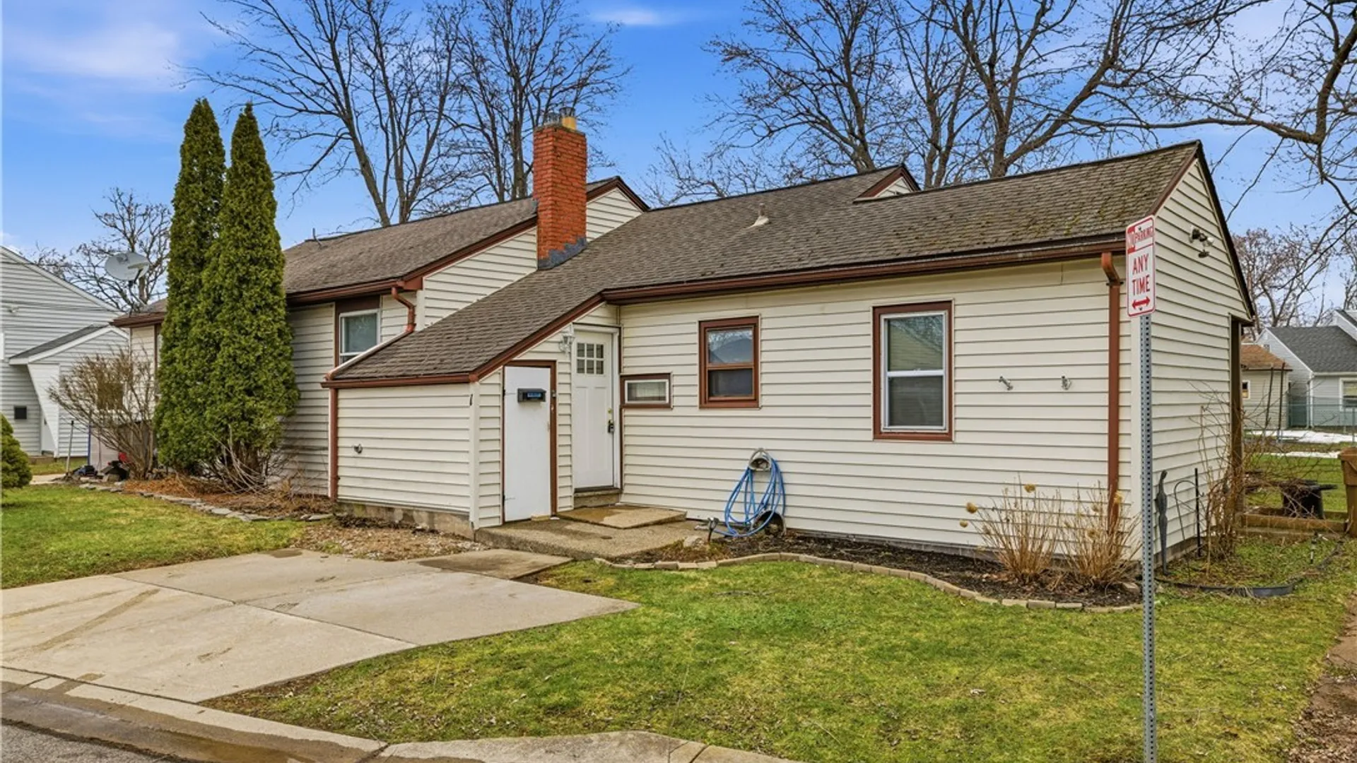 Property at 3 Primrose Drive, Cheektowaga, NY 14225 3