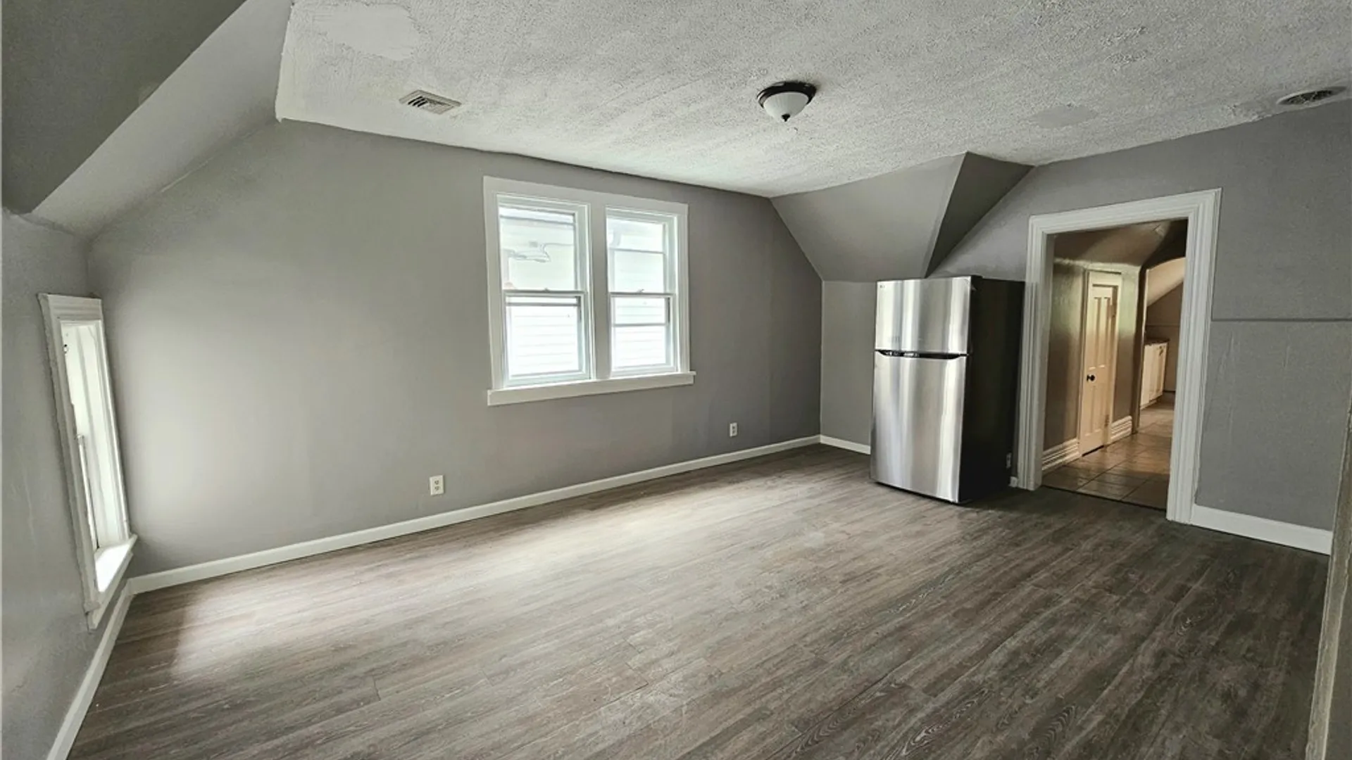Property at 102 17th Street, Buffalo, NY 14213 3