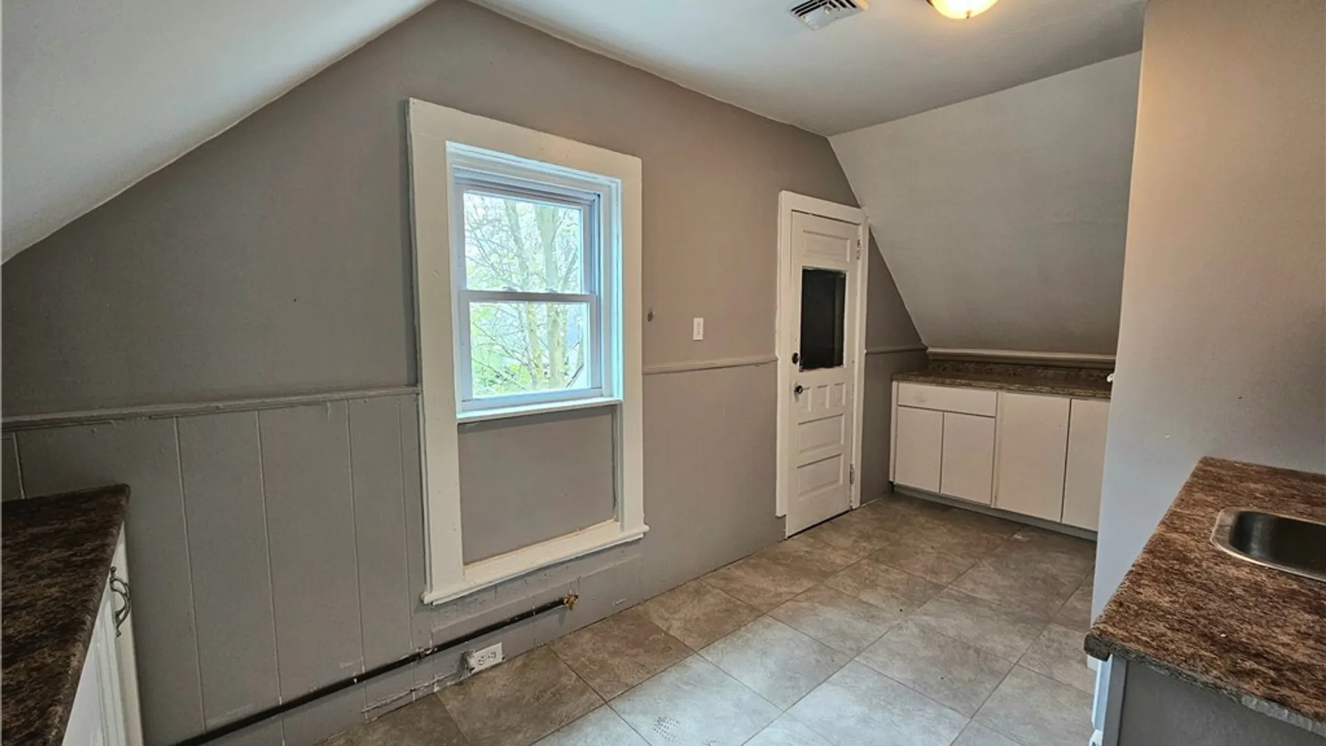 Property at 102 17th Street, Buffalo, NY 14213 8