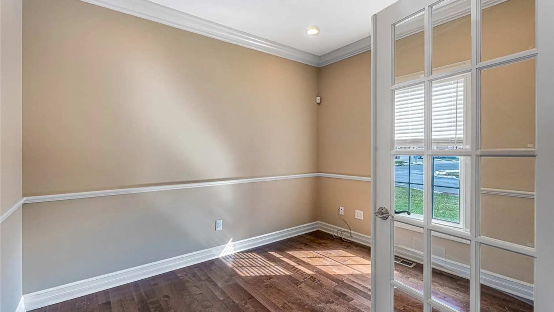 Property at 5690 Waterford Ln, Clarence, NY 14032 12