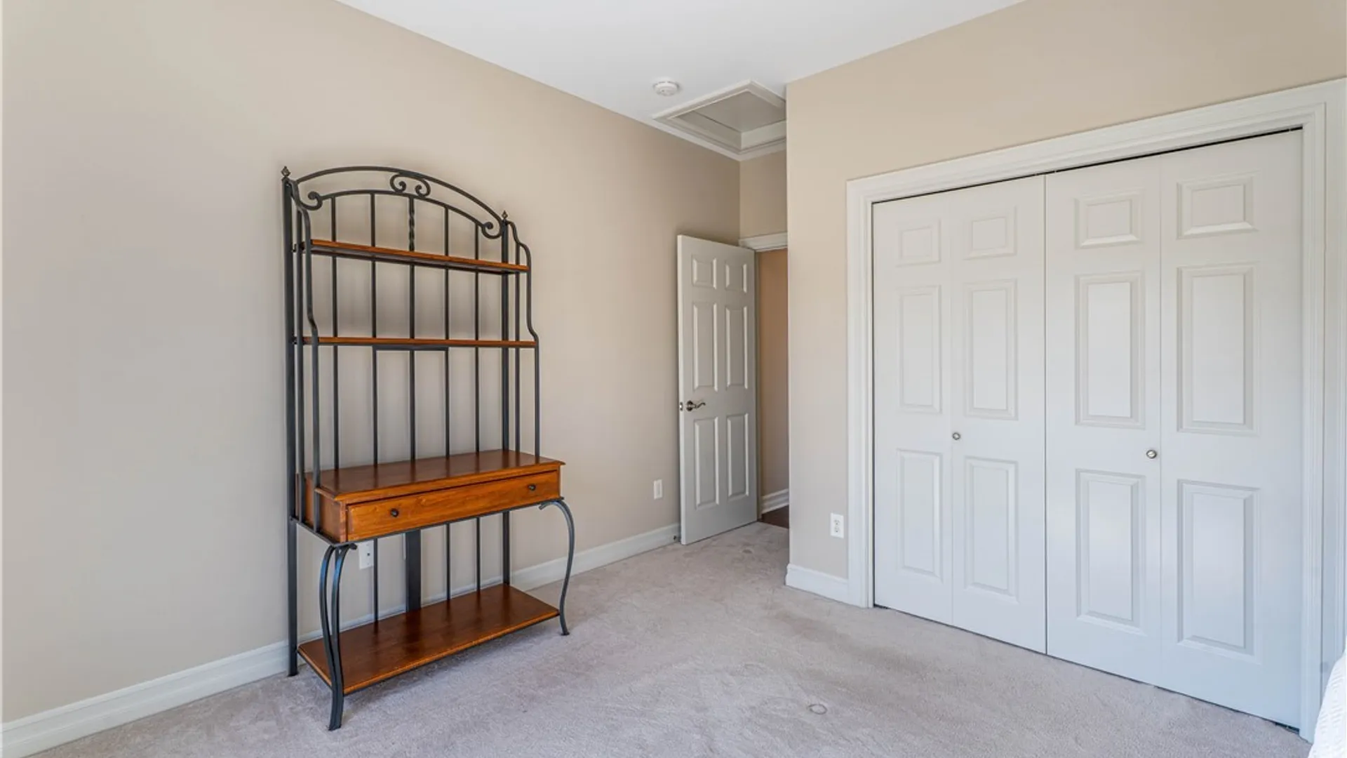 Property at 5690 Waterford Ln, Clarence, NY 14032 15