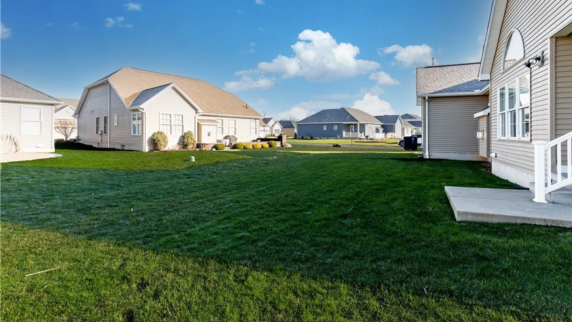 Property at 5690 Waterford Ln, Clarence, NY 14032 21