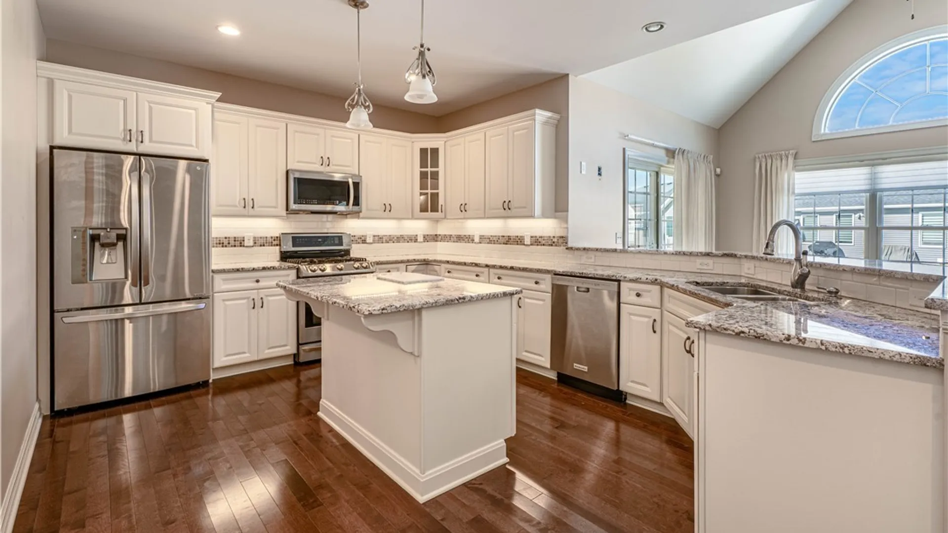 Property at 5690 Waterford Ln, Clarence, NY 14032 5