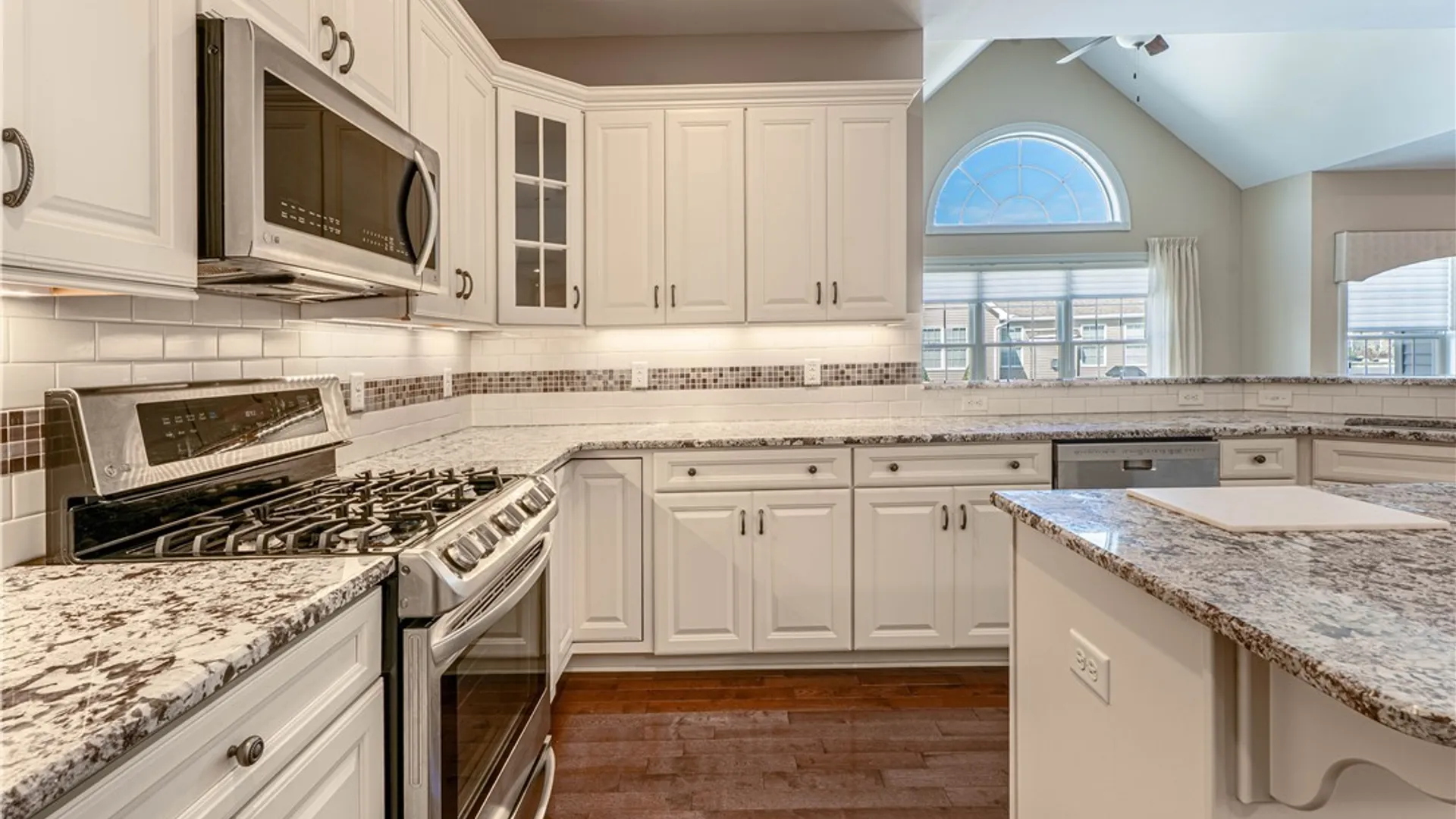 Property at 5690 Waterford Ln, Clarence, NY 14032 6