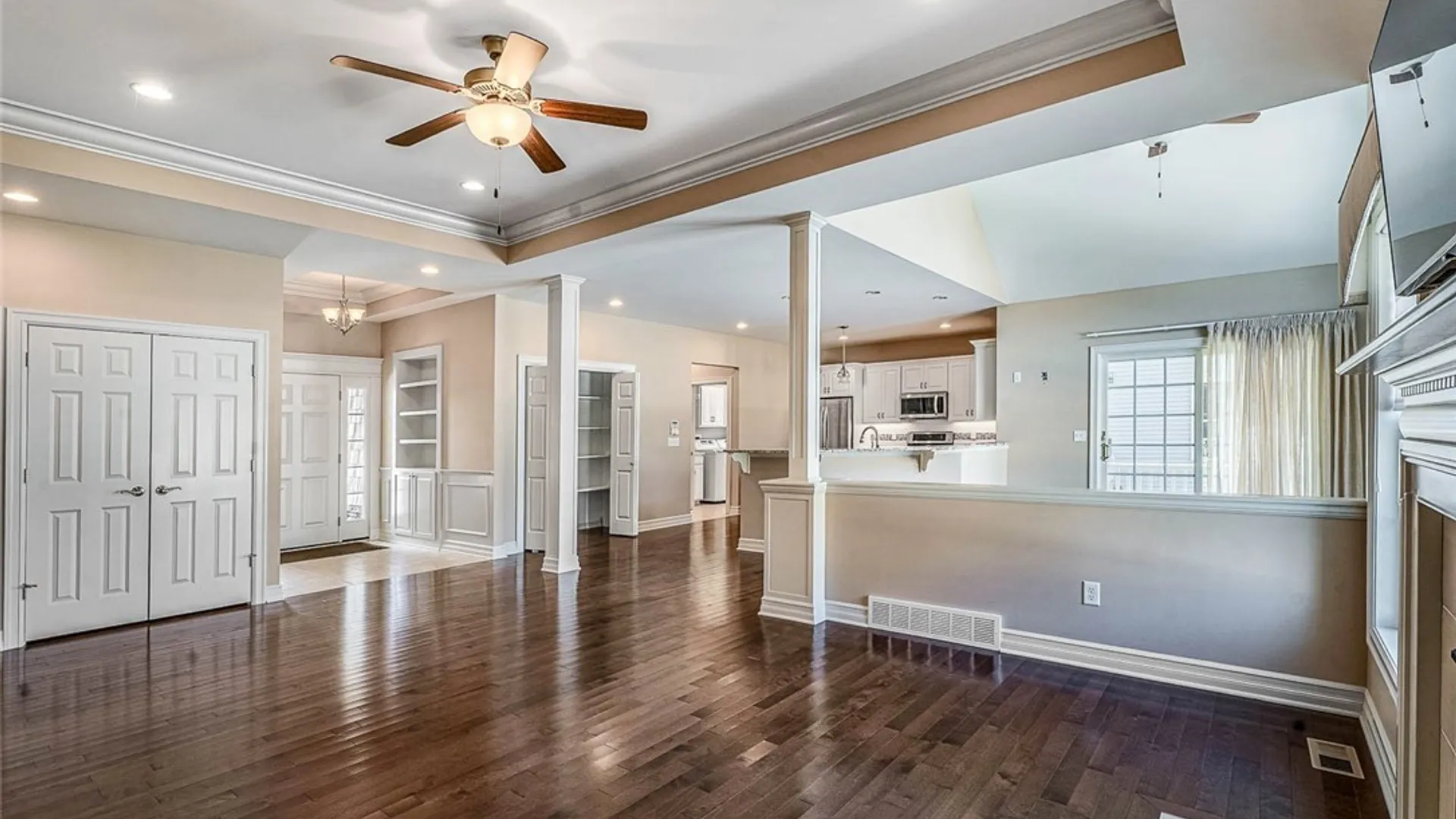 Property at 5690 Waterford Ln, Clarence, NY 14032 9