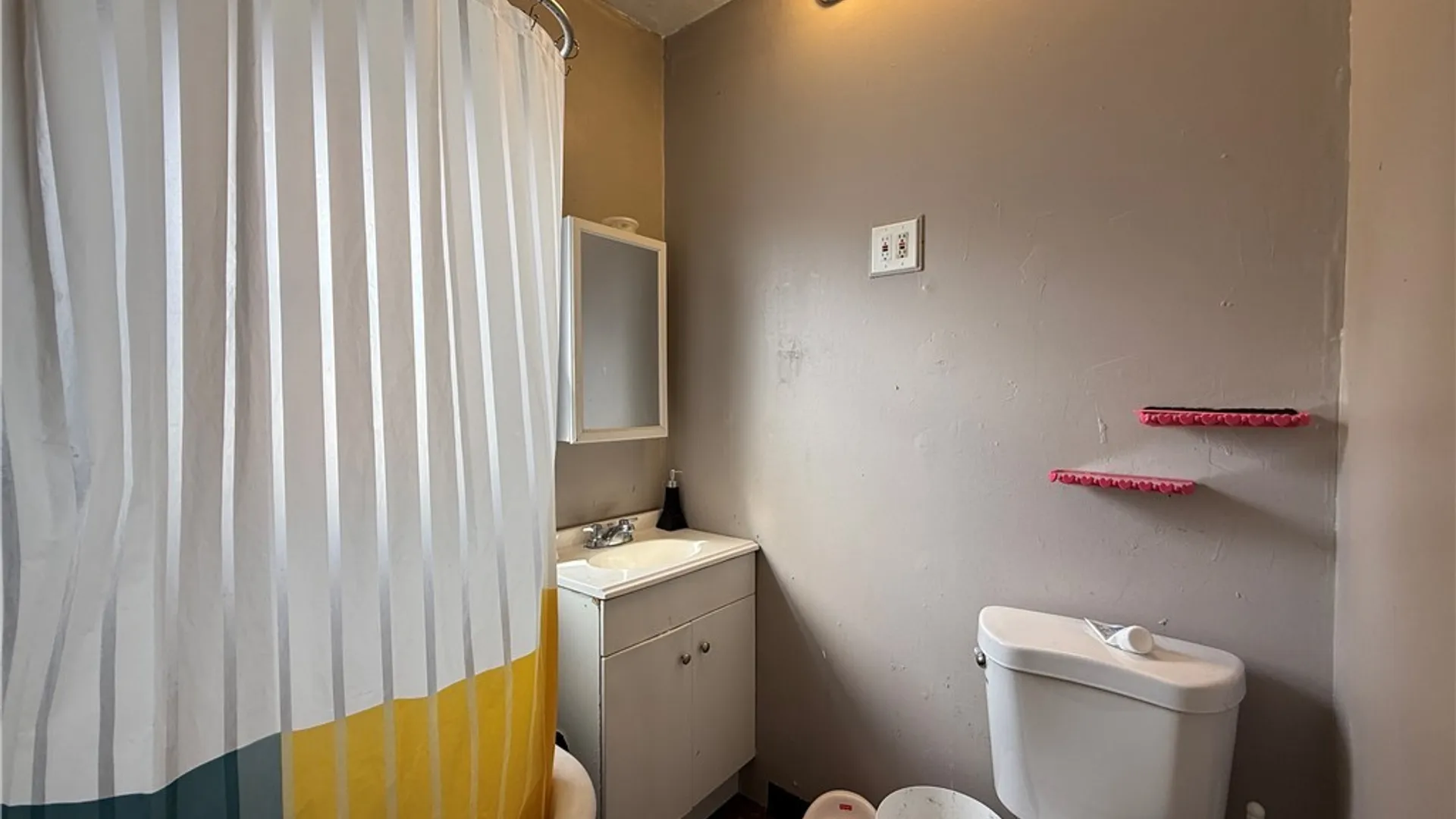 Property at 121 Riverside Avenue, Buffalo, NY 14207 12