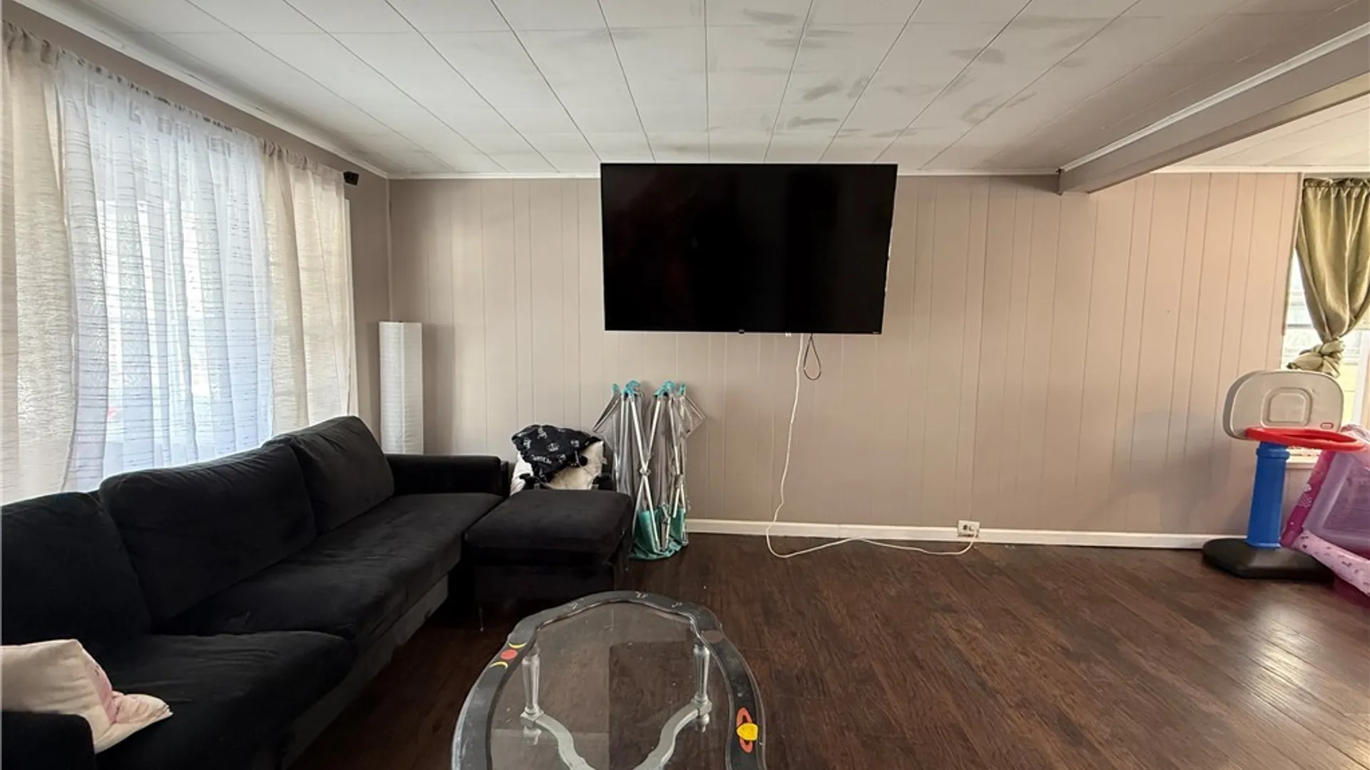 Property at 121 Riverside Avenue, Buffalo, NY 14207 5