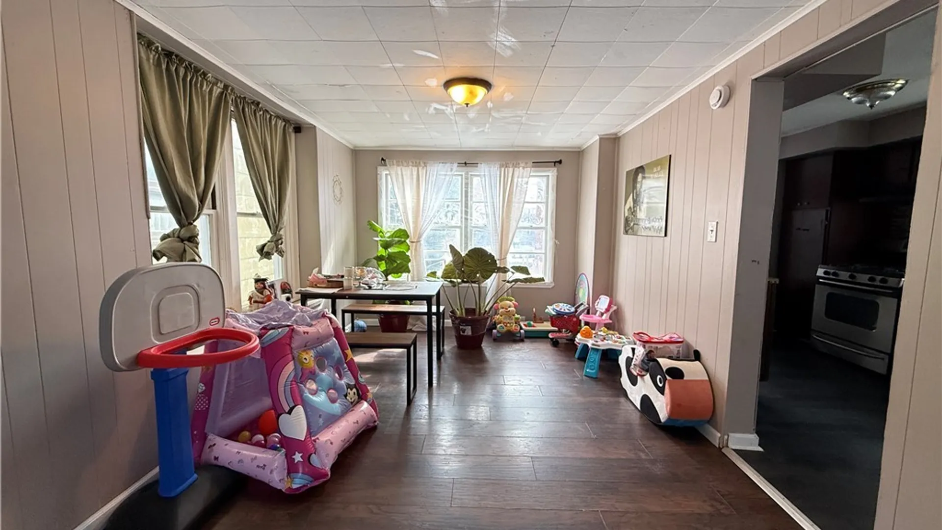 Property at 121 Riverside Avenue, Buffalo, NY 14207 6