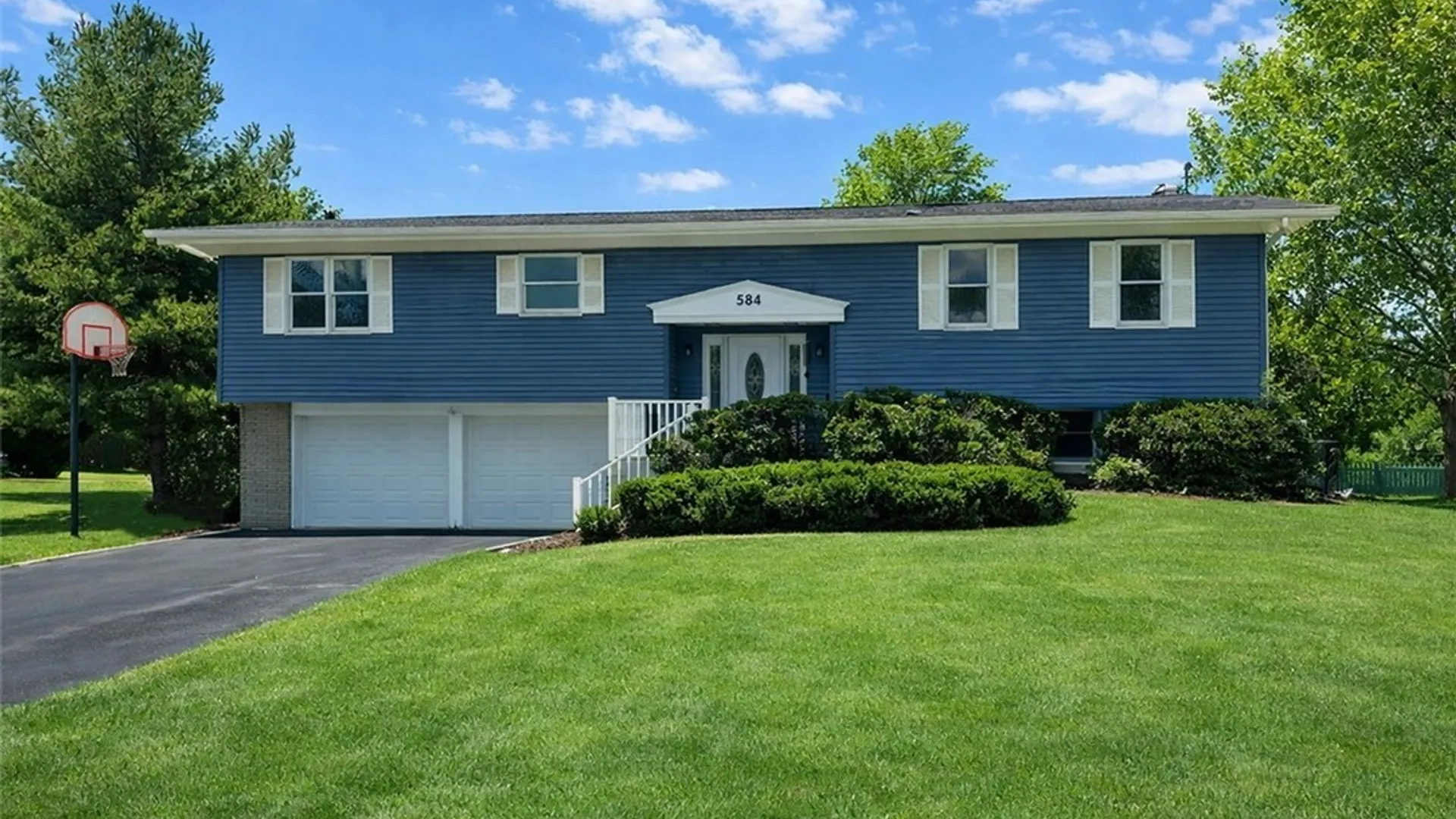 Property at 584 Stoneleigh Road, Oneida, NY 13421 3