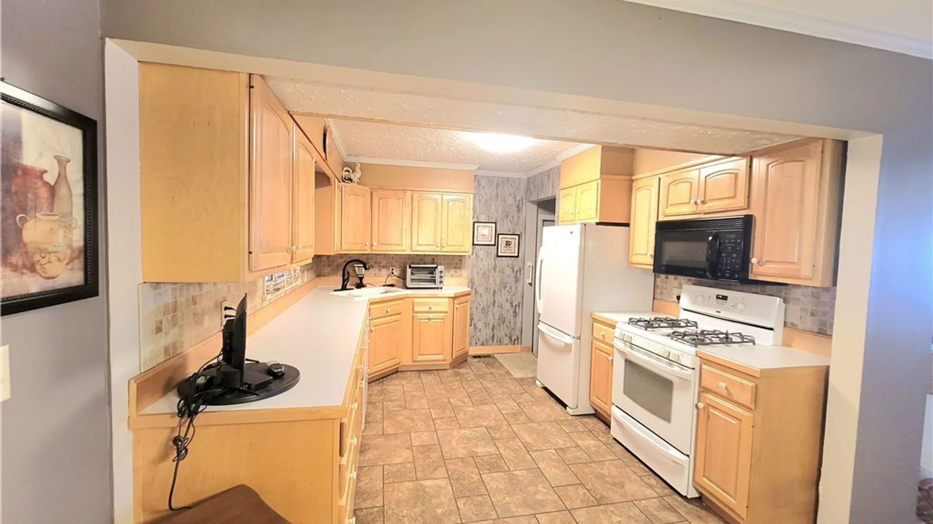 Property at 28 Laurie Lane, Jamestown, NY 14701 3