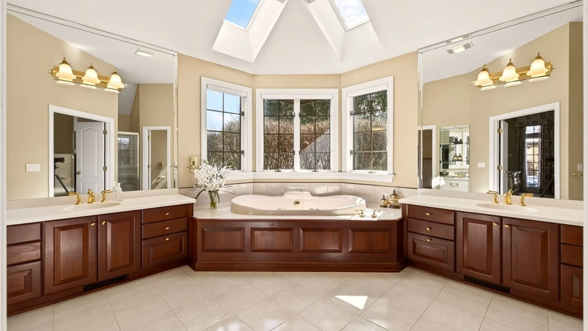 Property at 7 Beauclaire Lane, Perinton, NY 14450 13