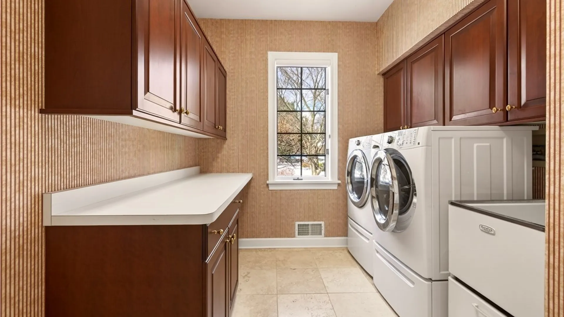 Property at 7 Beauclaire Lane, Perinton, NY 14450 28