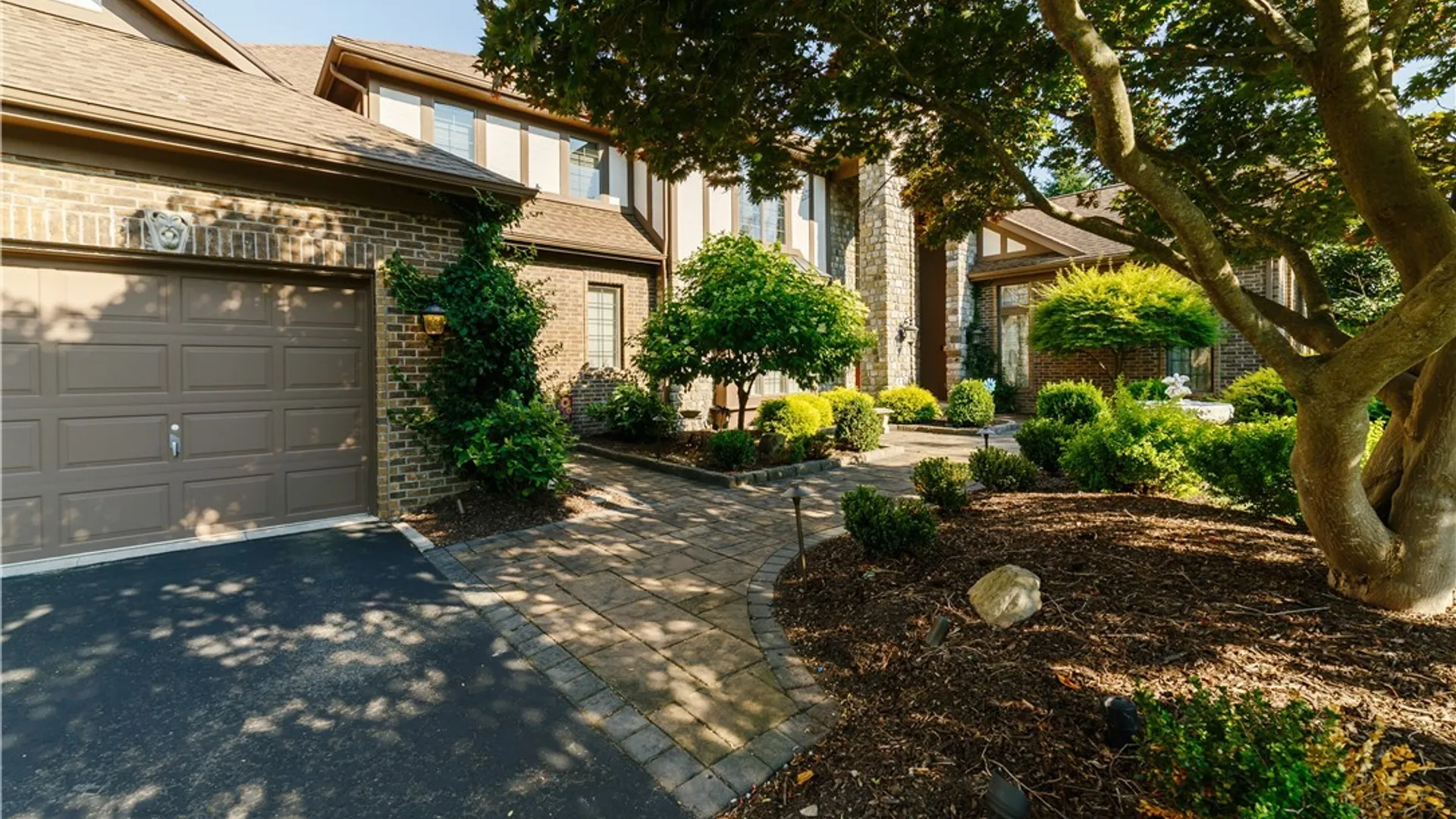 Property at 7 Beauclaire Lane, Perinton, NY 14450 4