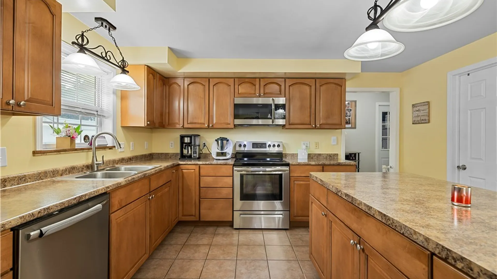 Property at 1 Gerry Avenue, New Hartford, NY 13413 6