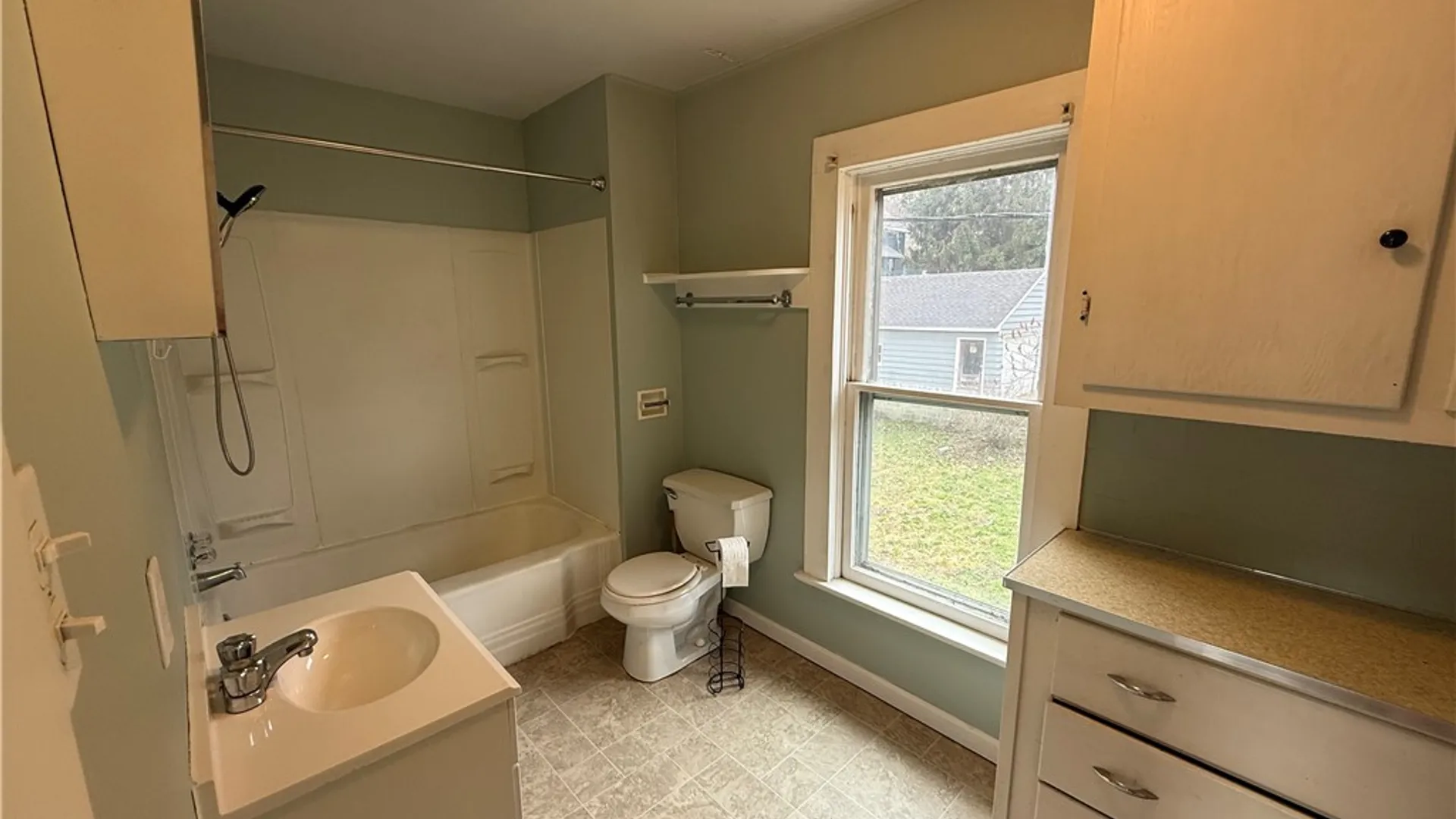 Property at 12 Thompson Avenue, Bradford City, PA 16701 18
