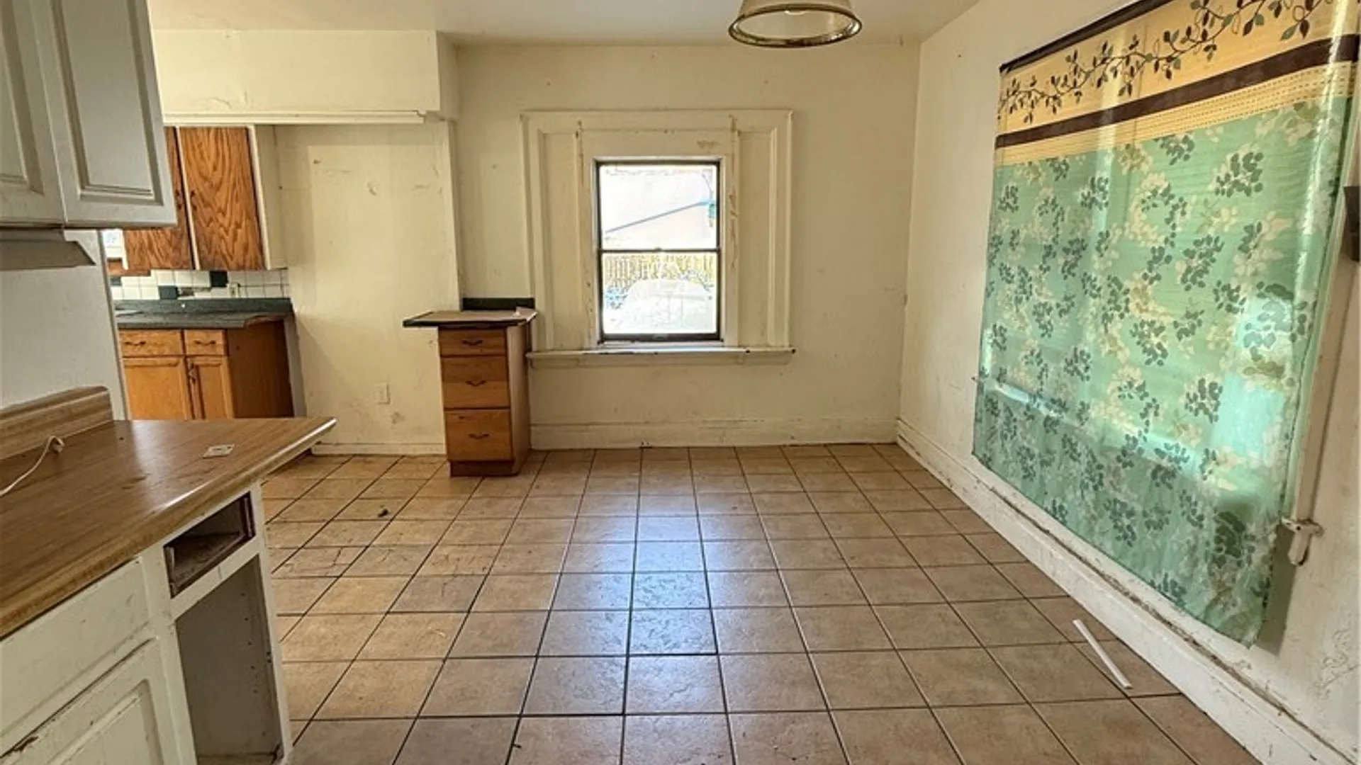 Property at 4006 Deveaux Street, Niagara Falls, NY 14305 4