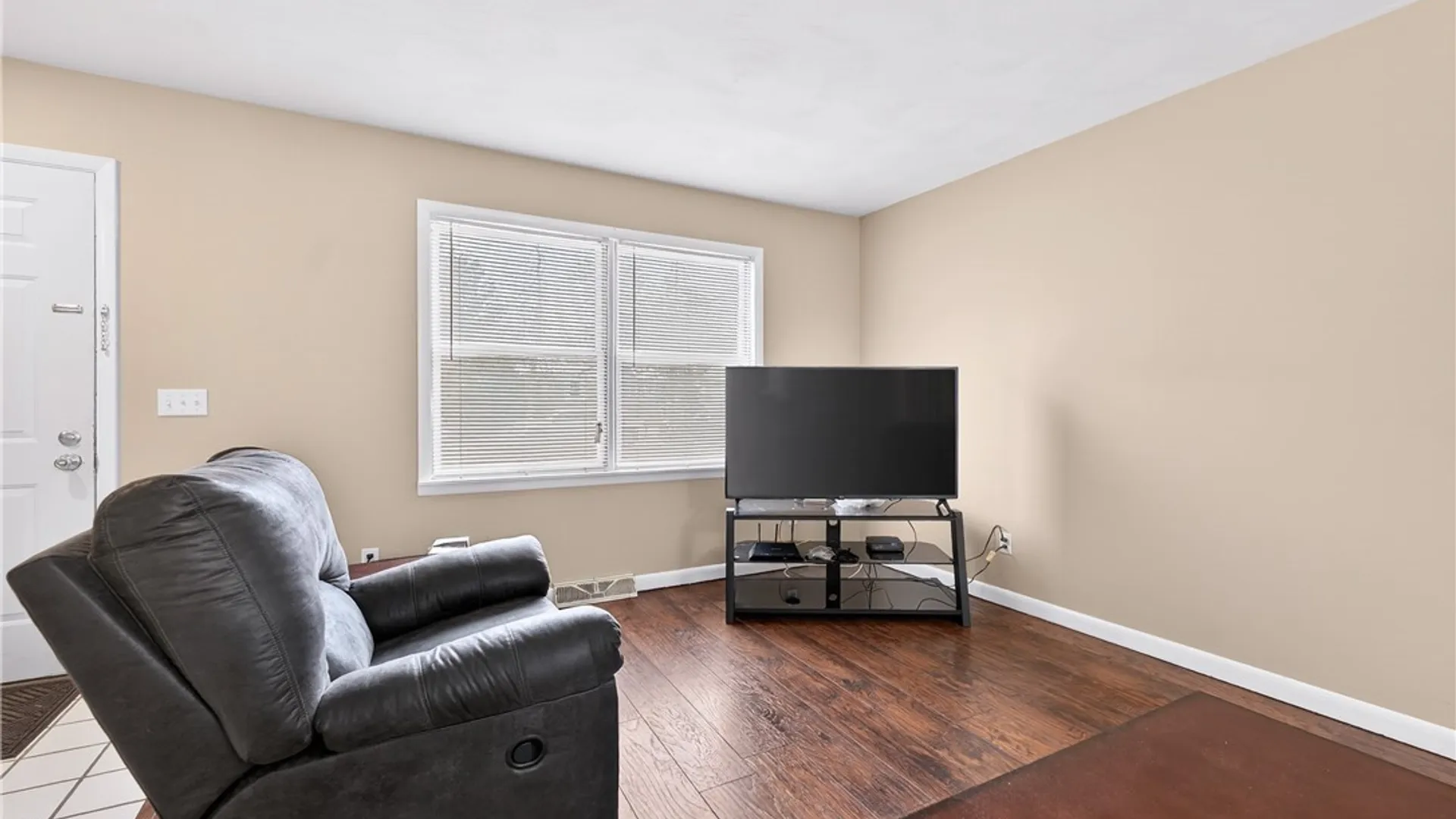 Property at 912 Mildred Avenue, Utica, NY 13502 4