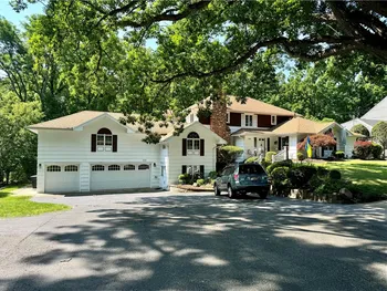Property at 333 Colebrook Drive, Irondequoit, NY 14617