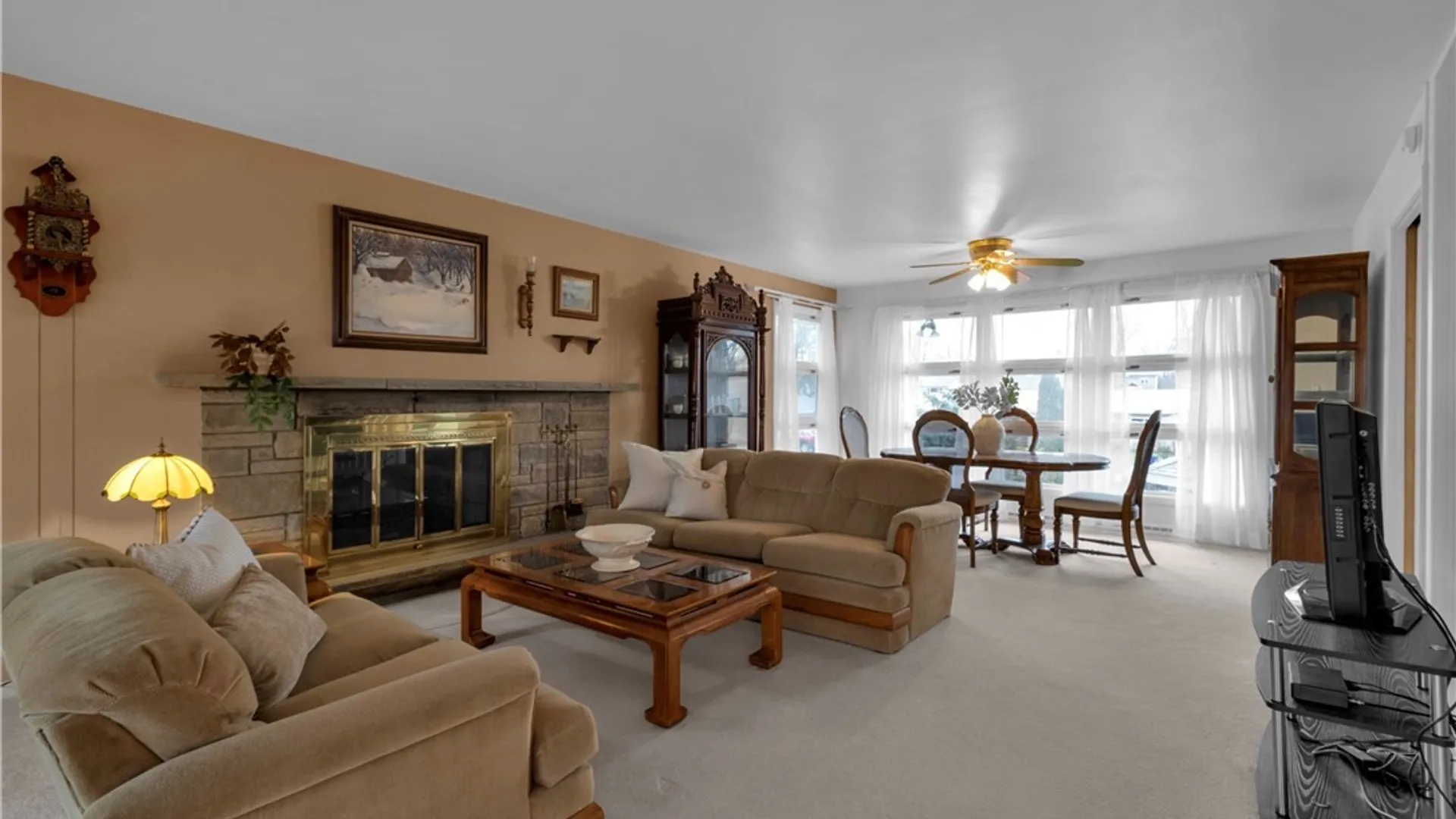 Property at 3021 Walbridge Drive, Hamburg, NY 14075 4