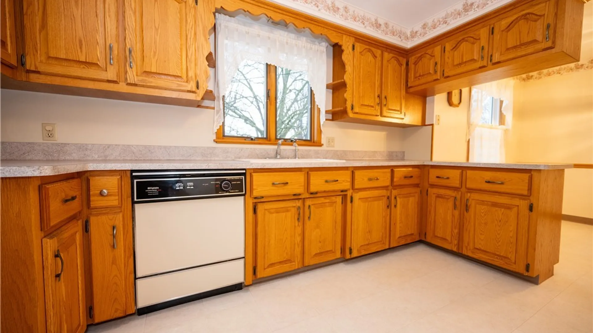 Property at 27 Edmund Street, Cheektowaga, NY 14227 11