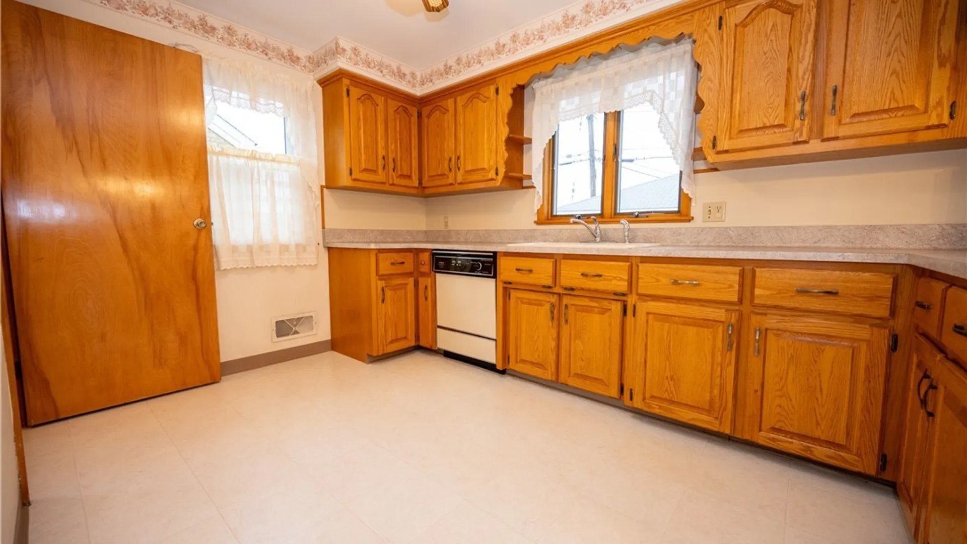 Property at 27 Edmund Street, Cheektowaga, NY 14227 14