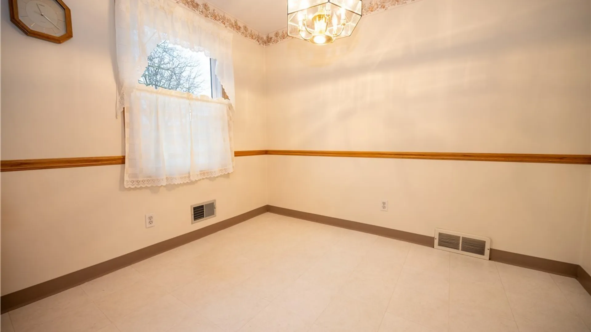 Property at 27 Edmund Street, Cheektowaga, NY 14227 16