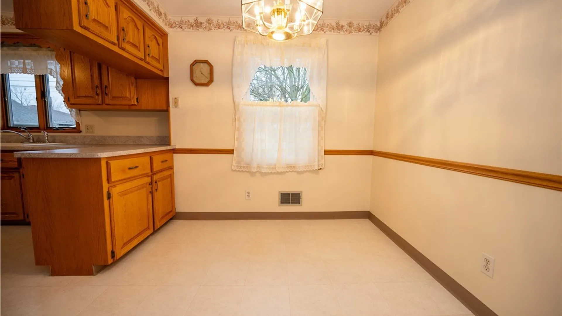 Property at 27 Edmund Street, Cheektowaga, NY 14227 17