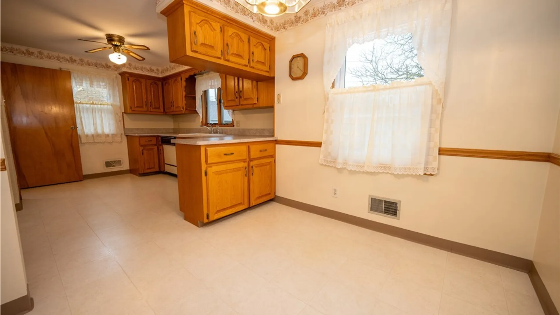 Property at 27 Edmund Street, Cheektowaga, NY 14227 18