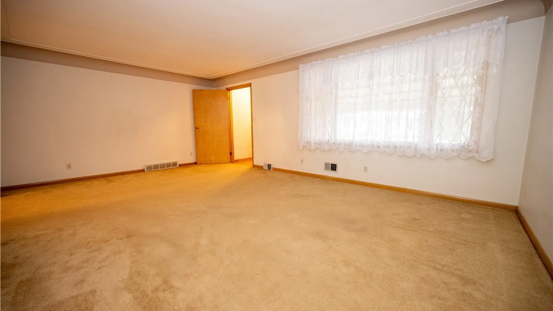 Property at 27 Edmund Street, Cheektowaga, NY 14227 24