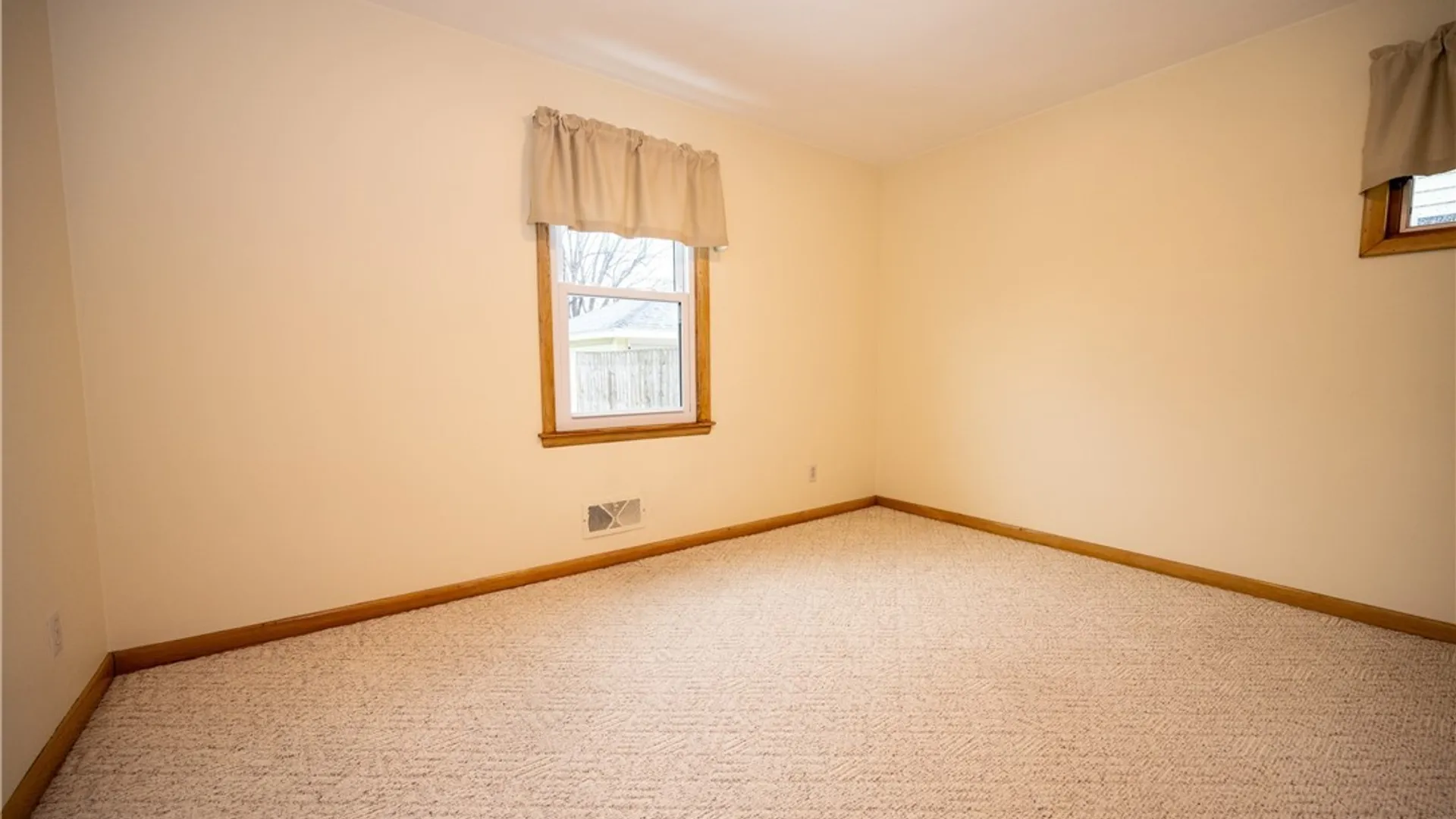 Property at 27 Edmund Street, Cheektowaga, NY 14227 25