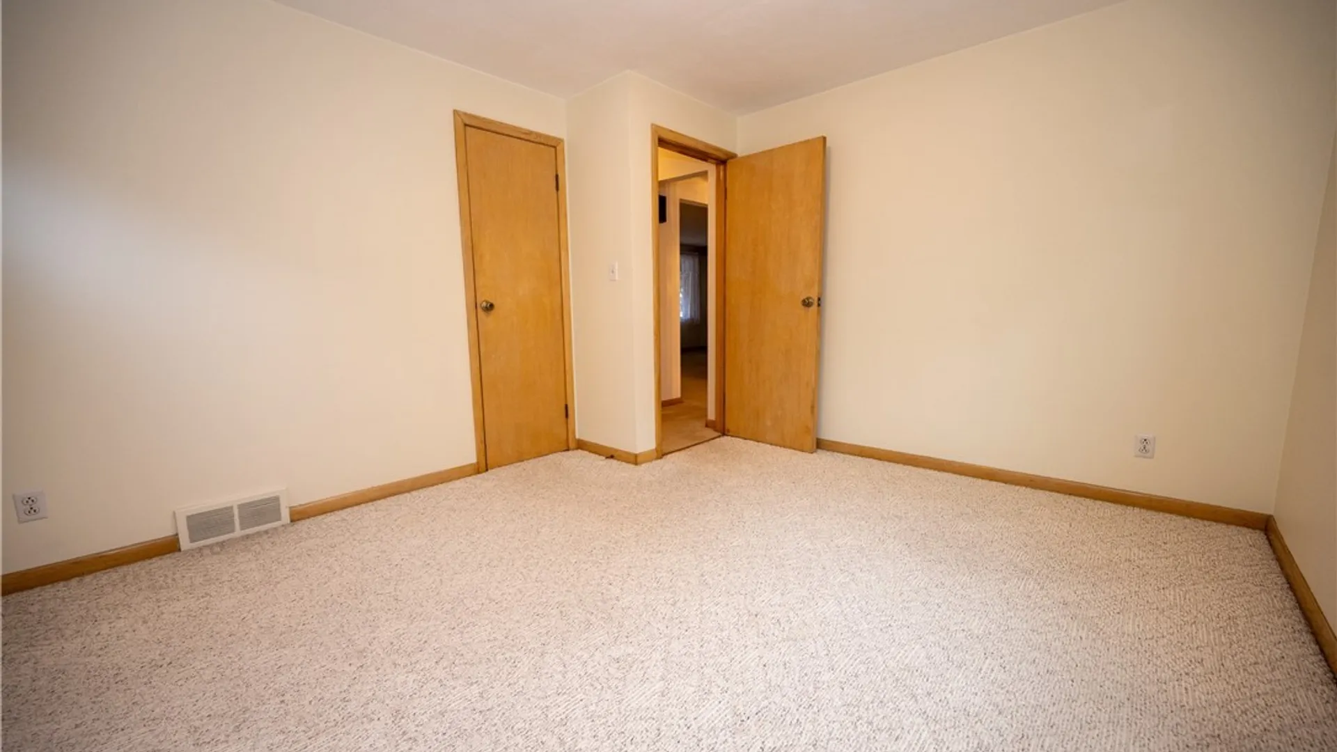 Property at 27 Edmund Street, Cheektowaga, NY 14227 27