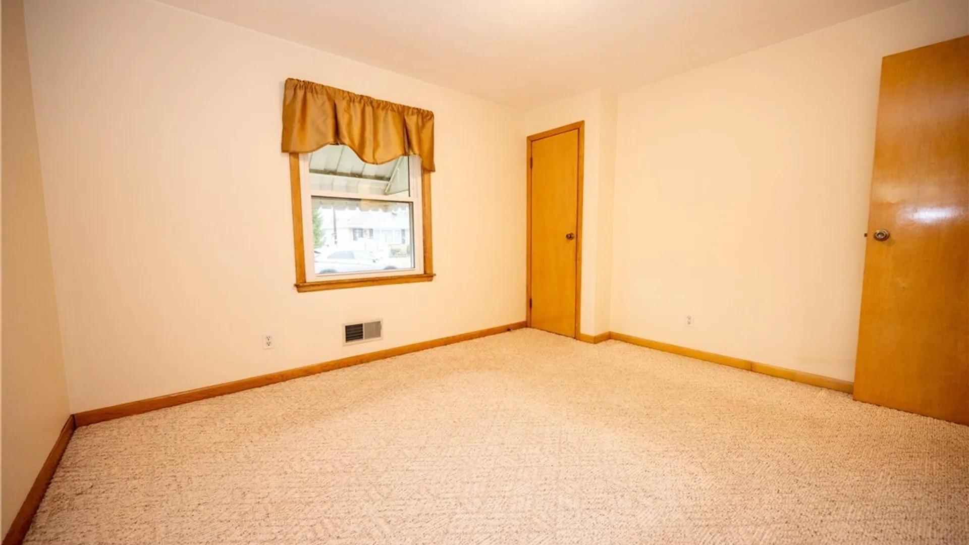 Property at 27 Edmund Street, Cheektowaga, NY 14227 30