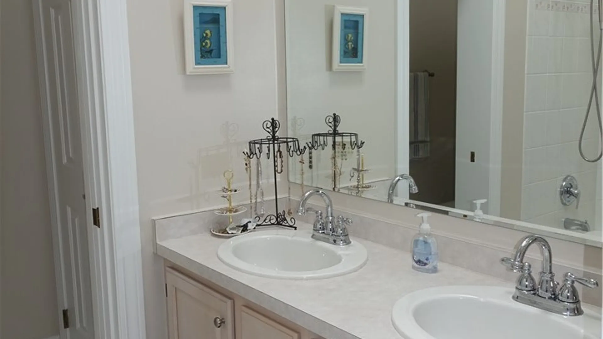 Property at 5 Blue Pine Circle, Penfield, NY 14526 25