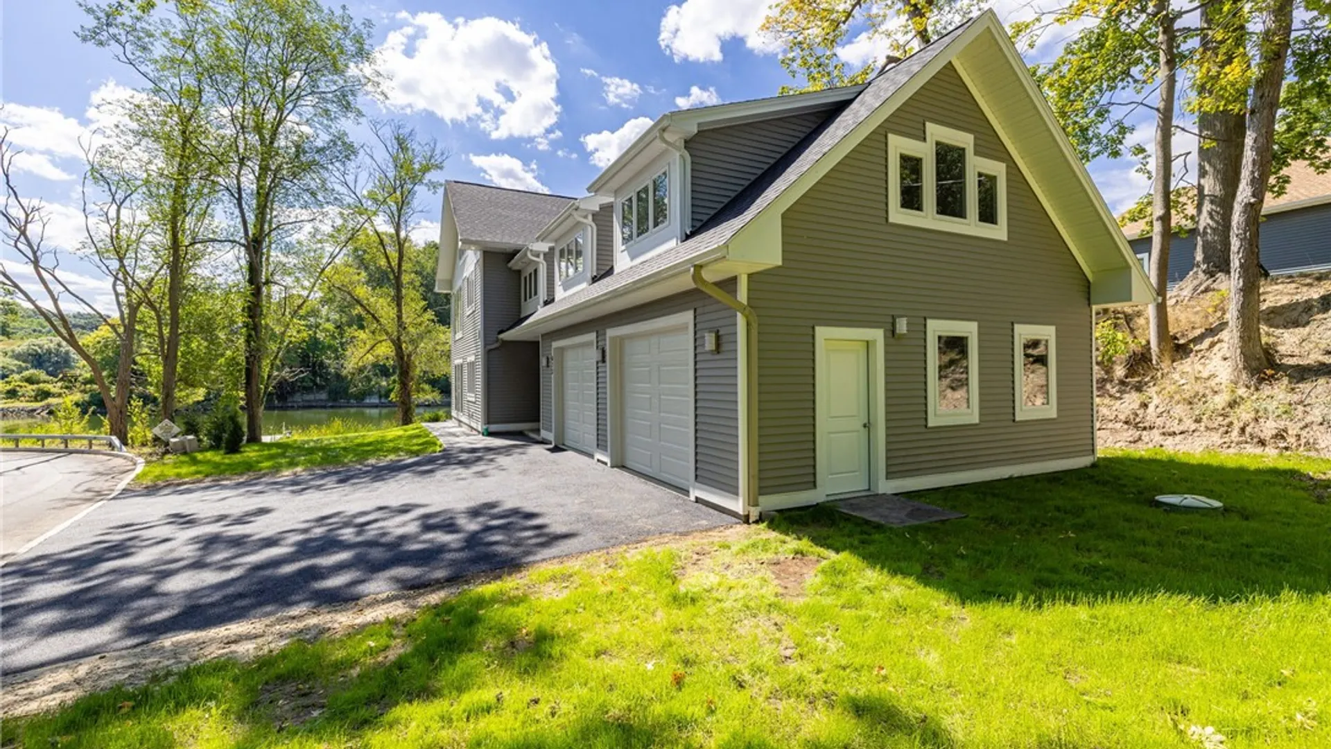 Property at 673 Seneca Road, Irondequoit, NY 14622 5