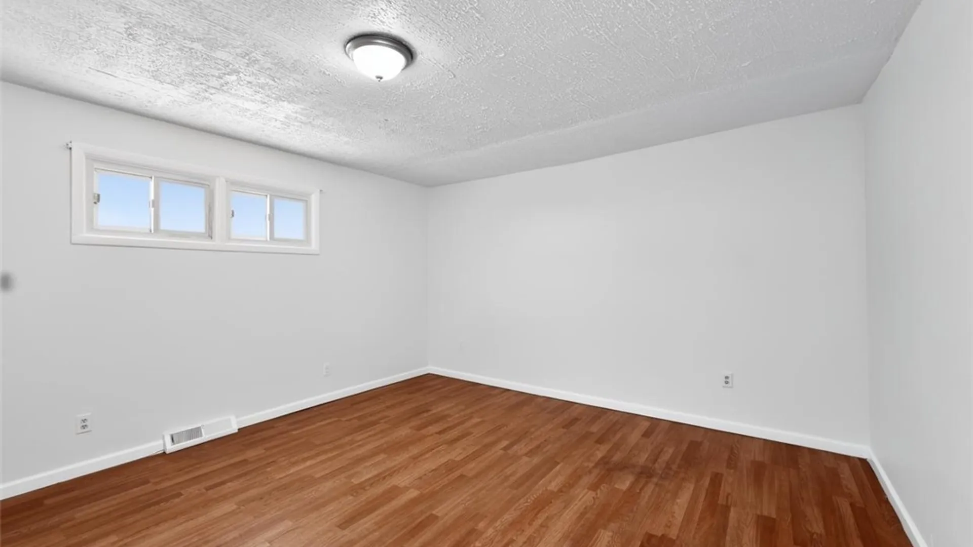 Property at 3028 Welch Avenue, Niagara Falls, NY 14303 14