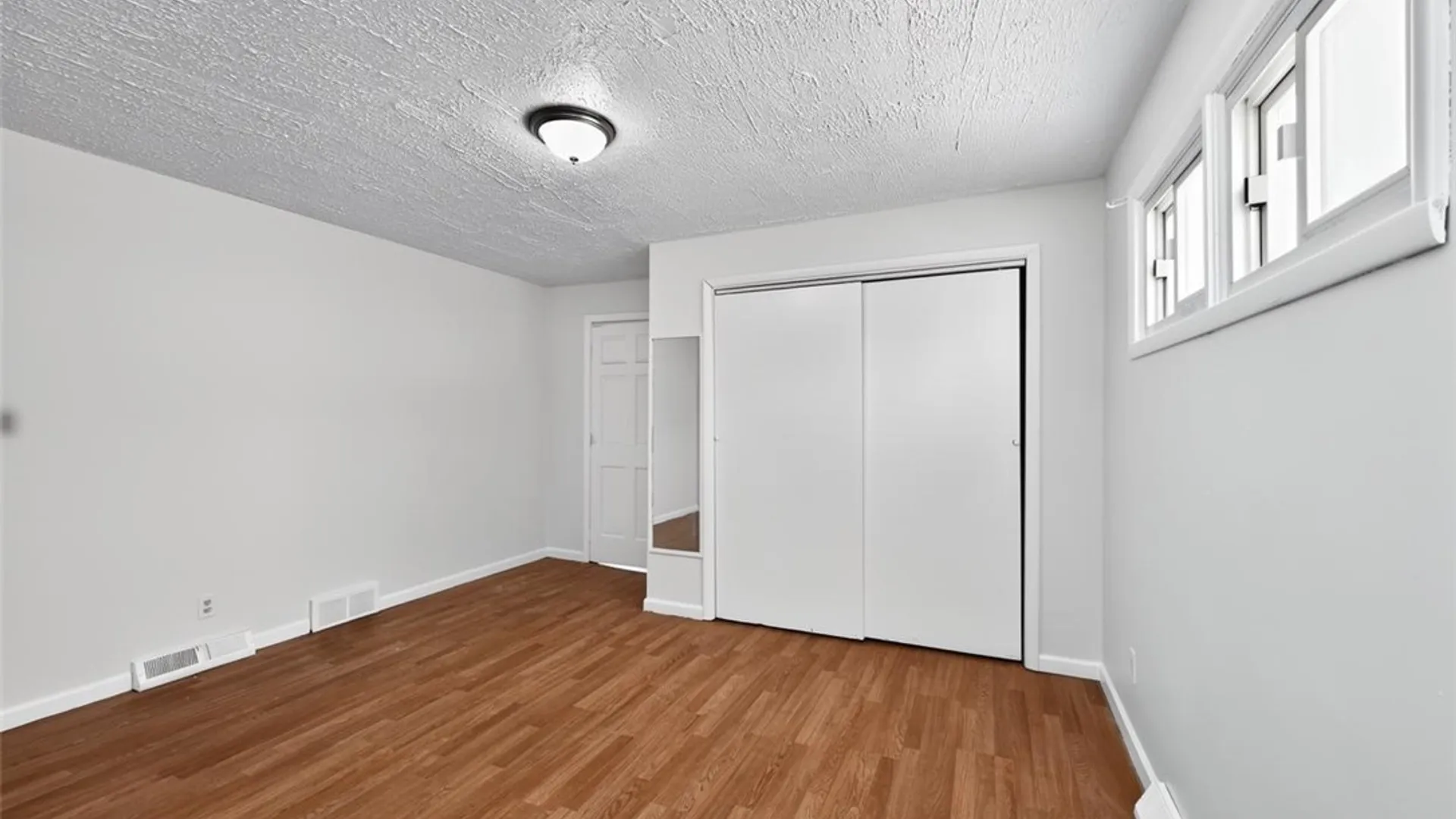 Property at 3028 Welch Avenue, Niagara Falls, NY 14303 15
