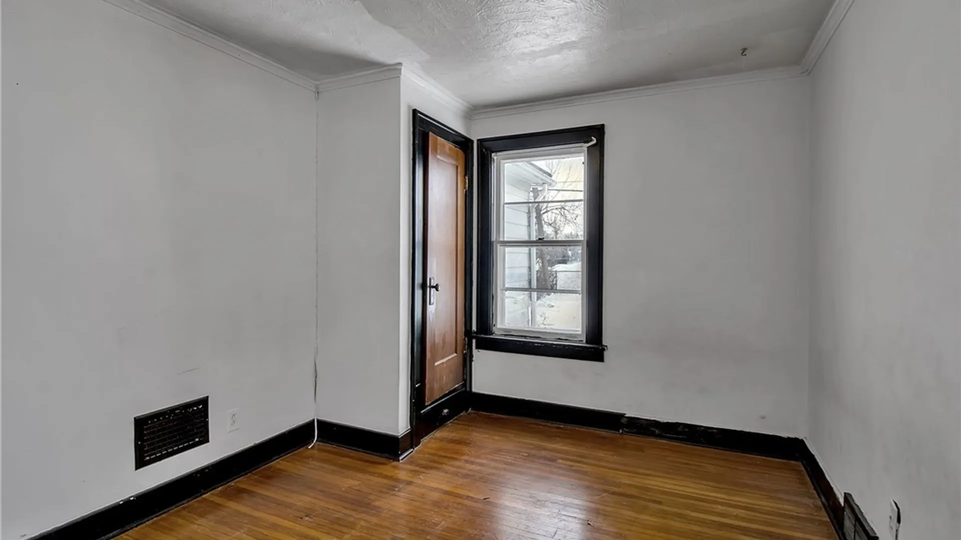 Property at 339 Windermere Boulevard, Amherst, NY 14226 16