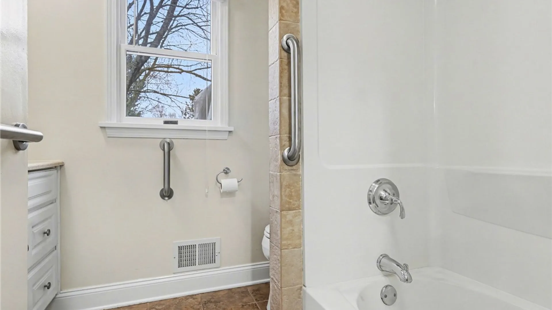 Property at 26 Timberline Dr, Penfield, NY 14526 13