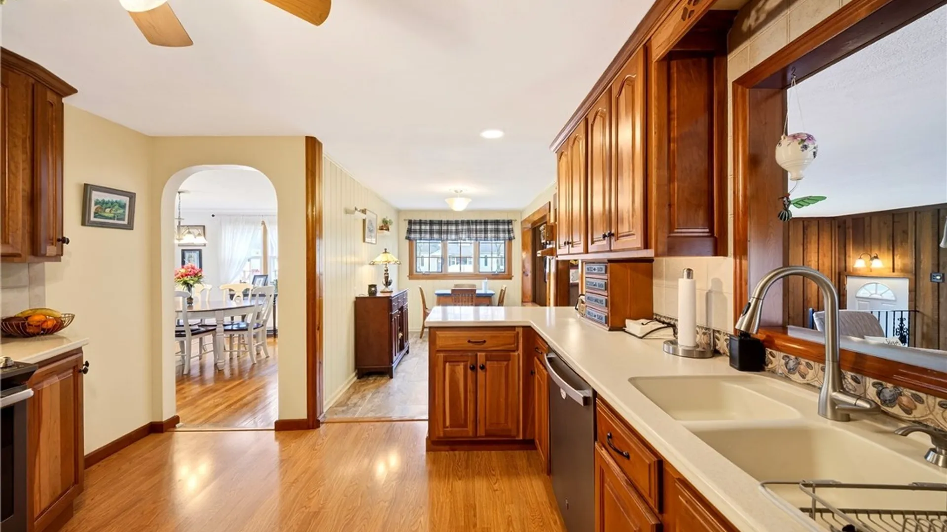 Property at 101 Heather Lane, Camillus, NY 13031 13