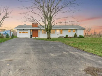Property at 9 Hammond Parkway, Royalton, NY 14105