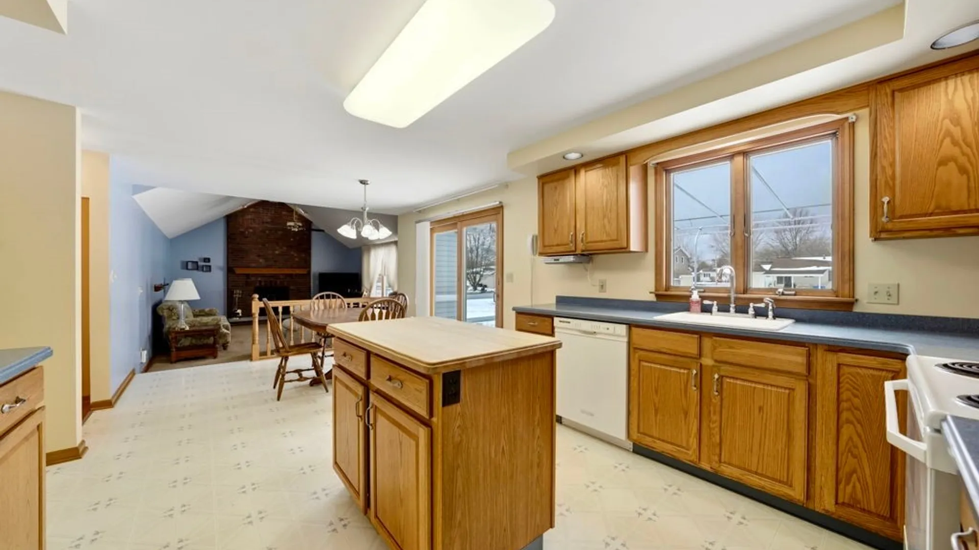 Property at 7196 Balla Drive, Wheatfield, NY 14120 6