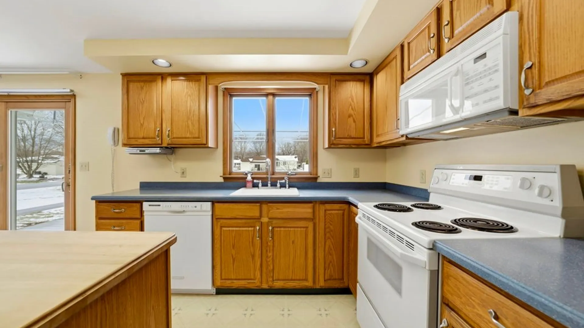 Property at 7196 Balla Drive, Wheatfield, NY 14120 8