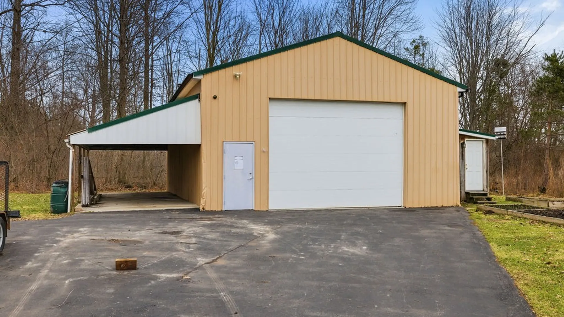 Property at 2995 Krueger Road, Wheatfield, NY 14120 5