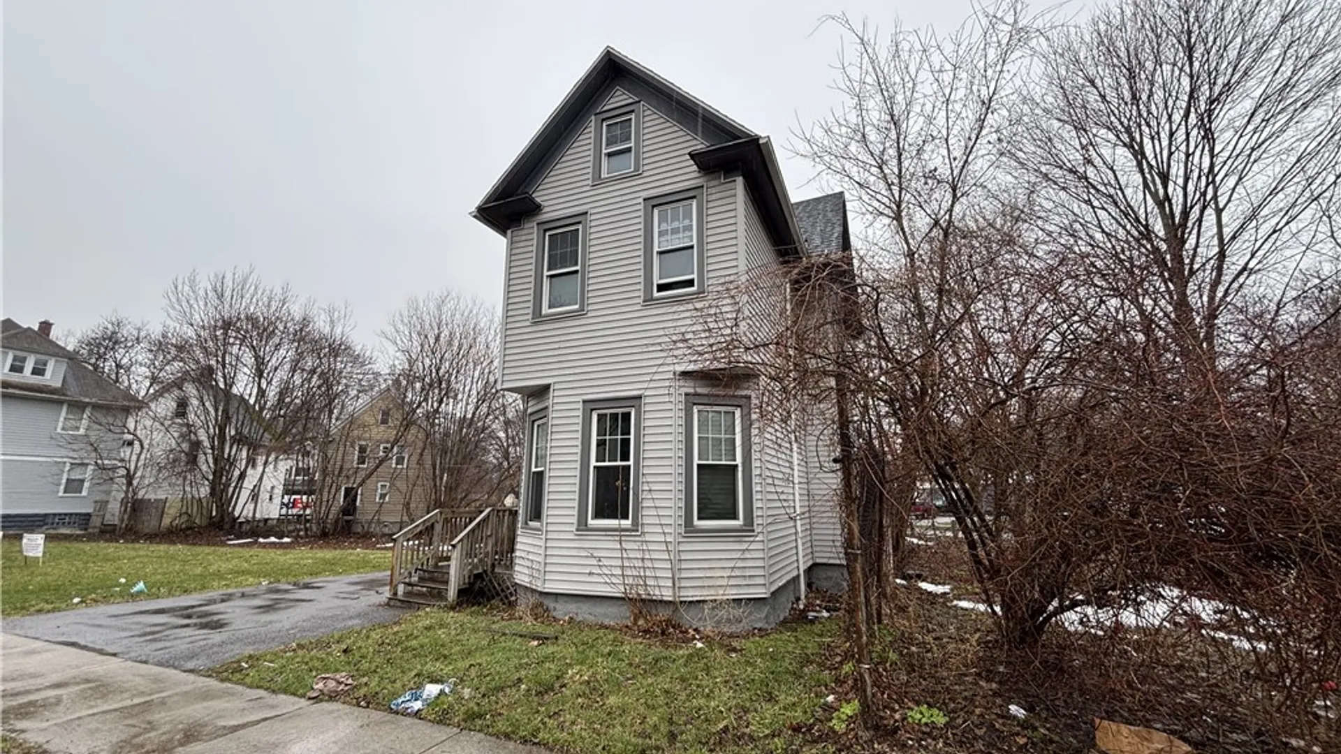Property at 933 Jefferson Avenue, Rochester, NY 14611 6
